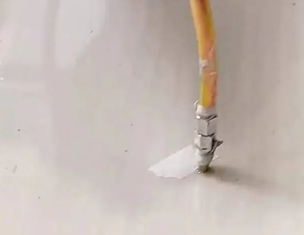 昌平瓷砖空鼓维修公司专业解答在瓷砖铺贴过程中，如果使用的砂料过粗（如全部使用了粗砂），可能会导致以下问题